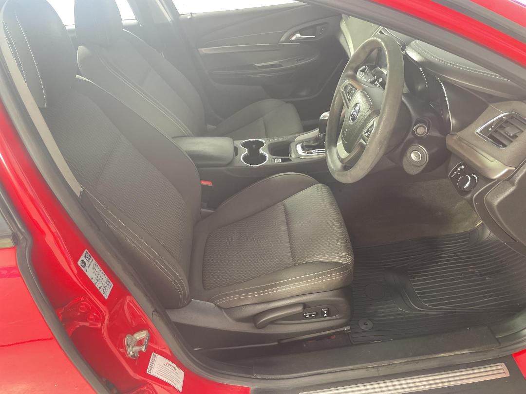 Photo '16' of Holden Commodore Photo '16' of Holden Commodore