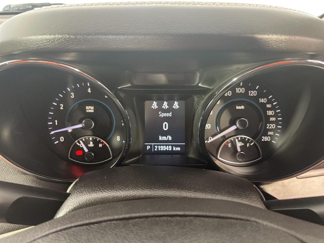 Photo '21' of Holden Commodore Photo '21' of Holden Commodore