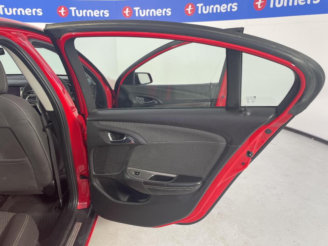 Photo '19' of Holden Commodore Photo '19' of Holden Commodore