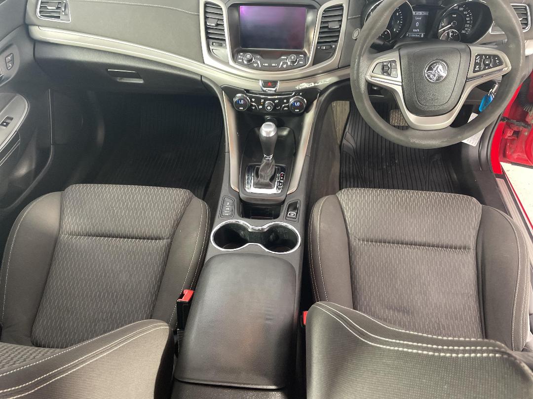 Photo '18' of Holden Commodore Photo '18' of Holden Commodore