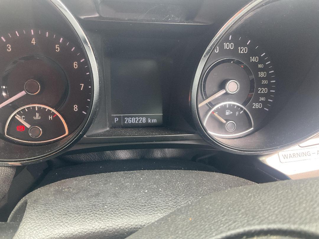 Photo '8' of Holden Commodore VF Evoke V6