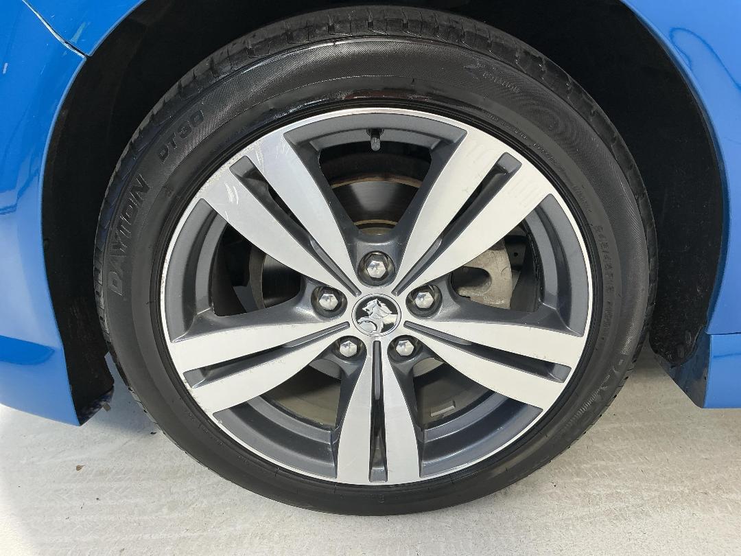 Photo '10' of Holden Commodore Photo '10' of Holden Commodore