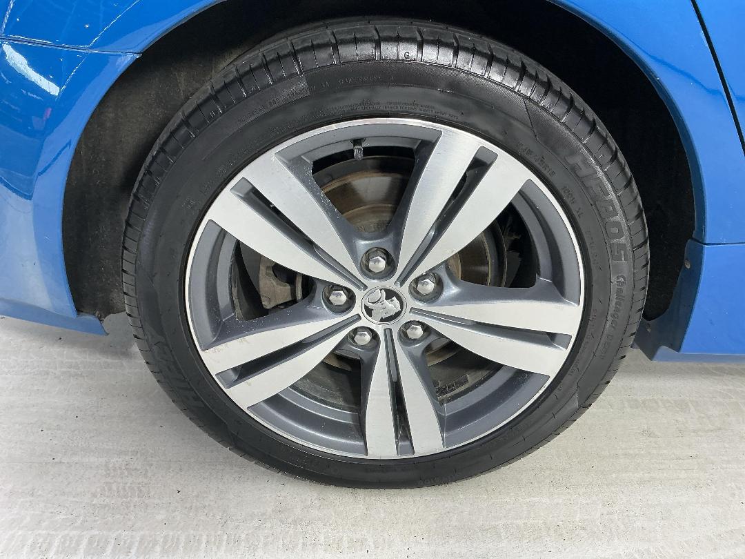 Photo '12' of Holden Commodore Photo '12' of Holden Commodore