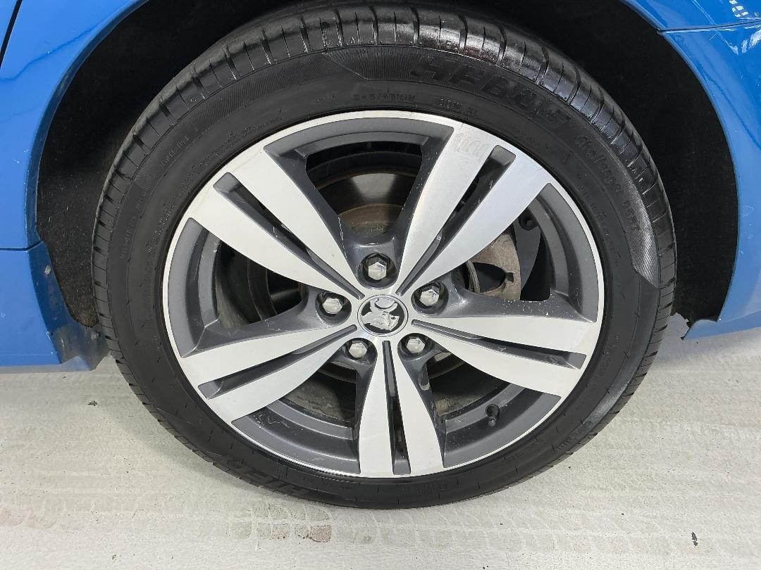 Photo '11' of Holden Commodore Photo '11' of Holden Commodore