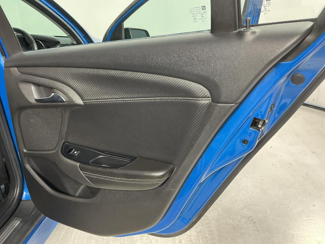 Photo '19' of Holden Commodore Photo '19' of Holden Commodore