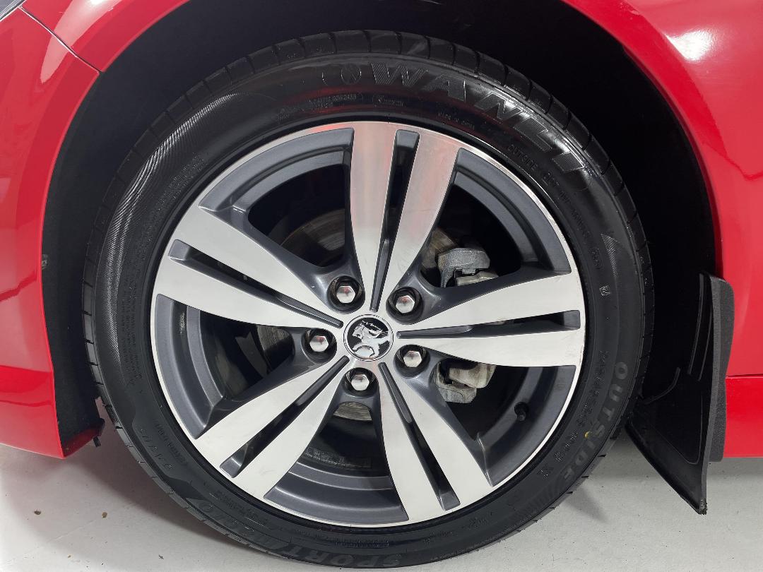 Photo '10' of Holden Commodore Photo '10' of Holden Commodore