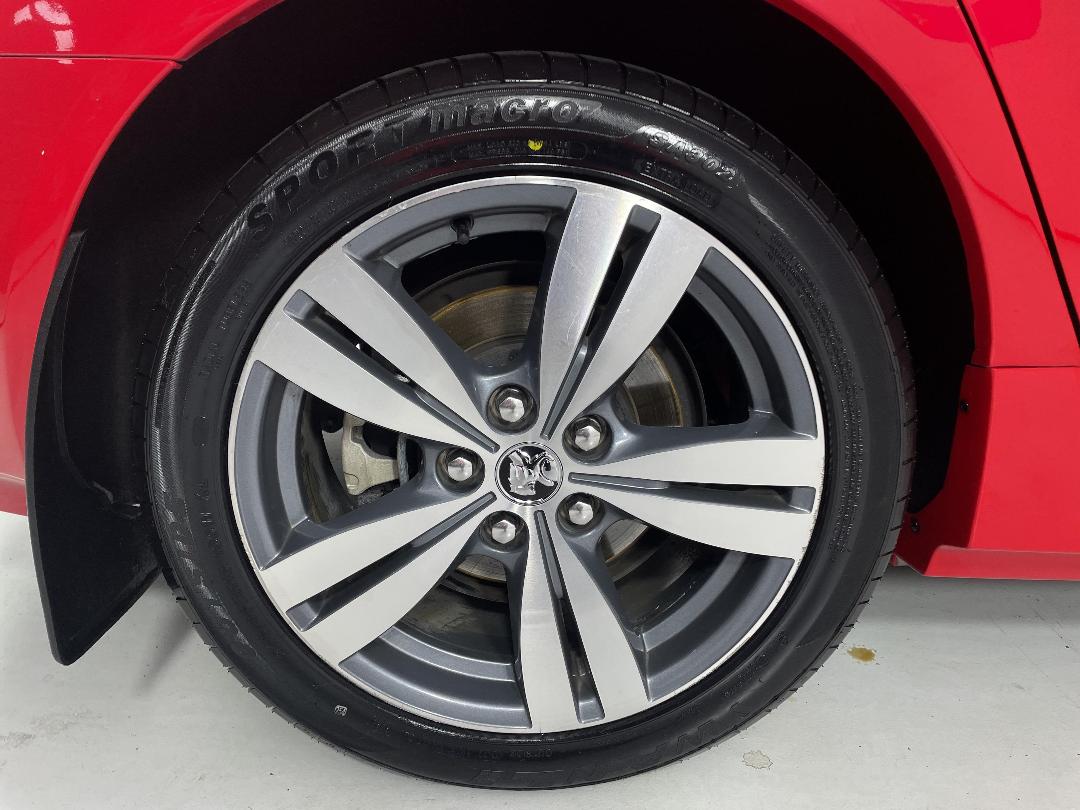 Photo '12' of Holden Commodore Photo '12' of Holden Commodore