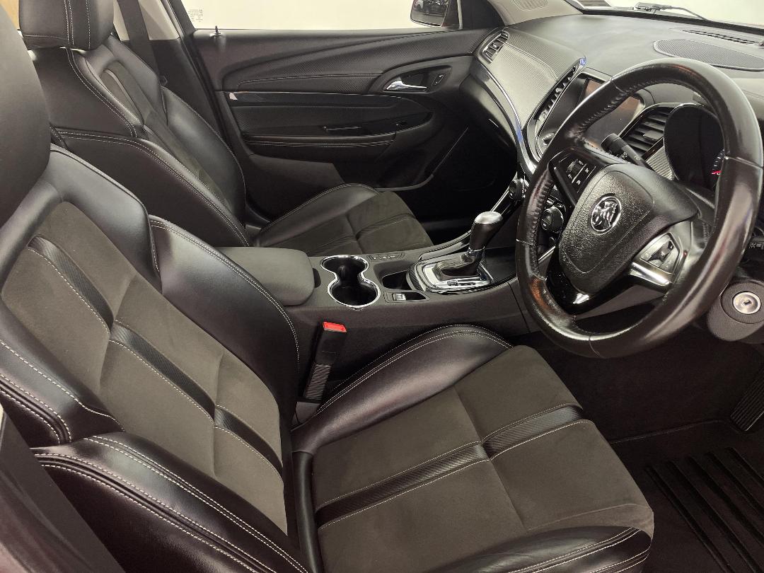 Photo '16' of Holden Commodore Photo '16' of Holden Commodore