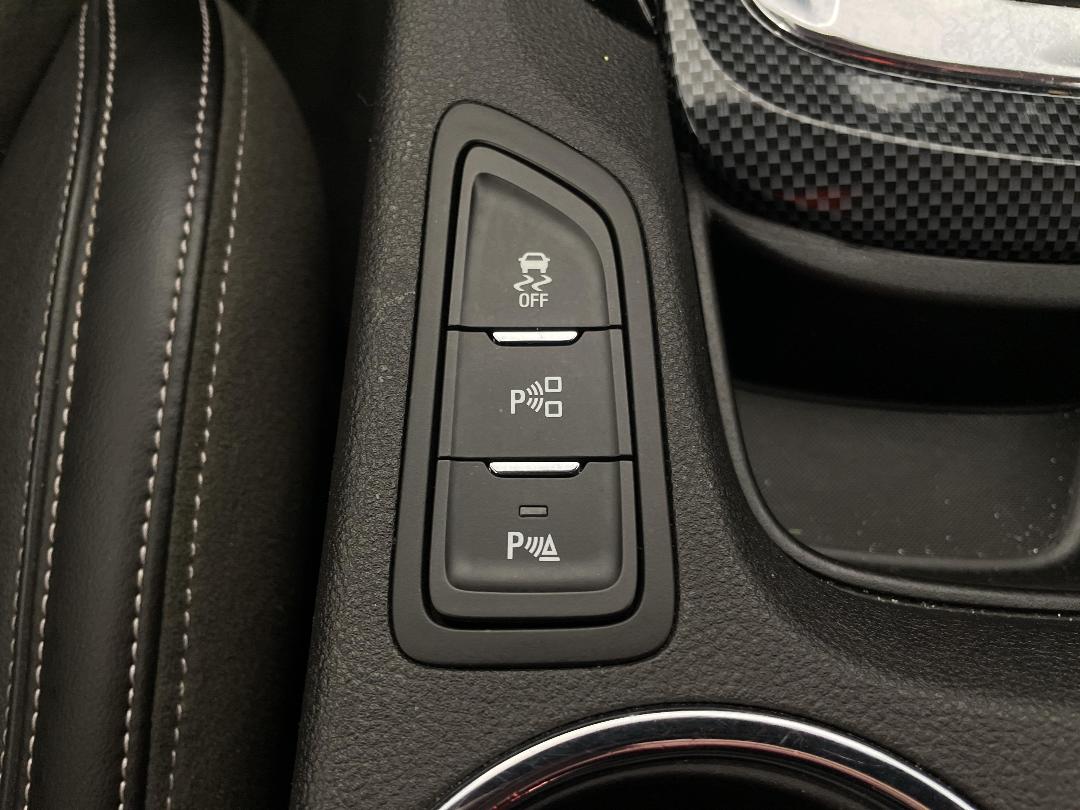 Photo '23' of Holden Commodore Photo '23' of Holden Commodore