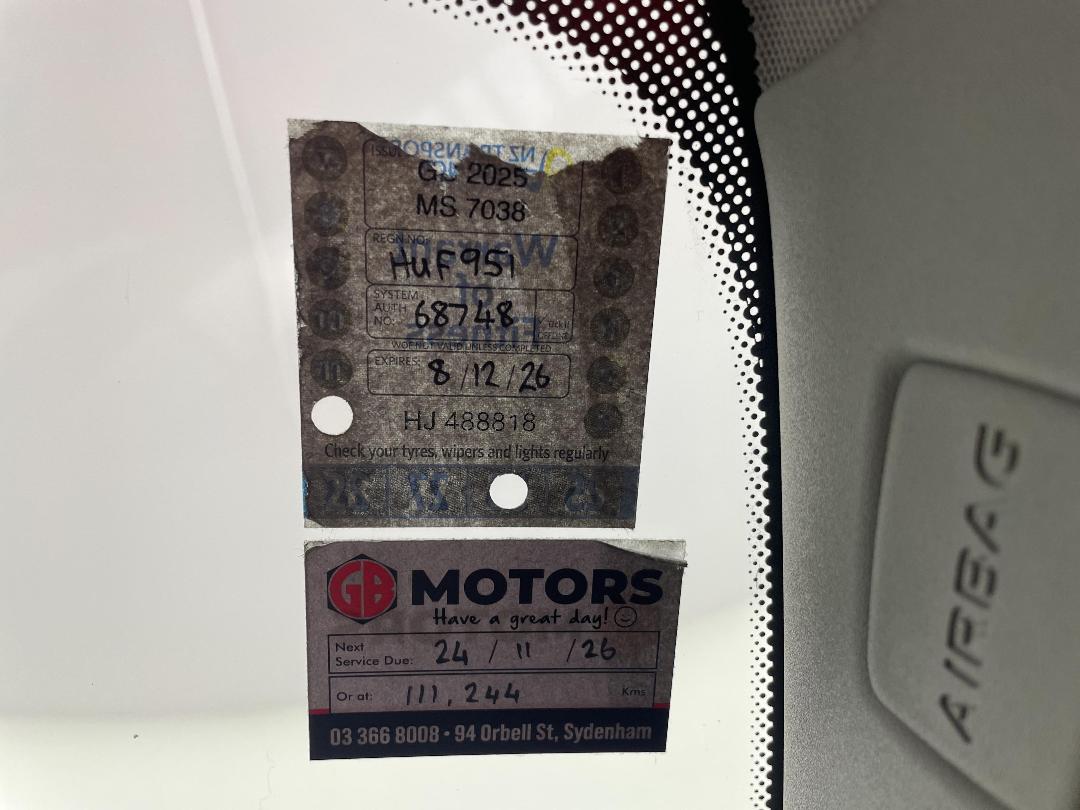 Photo '28' of Holden Commodore Photo '28' of Holden Commodore