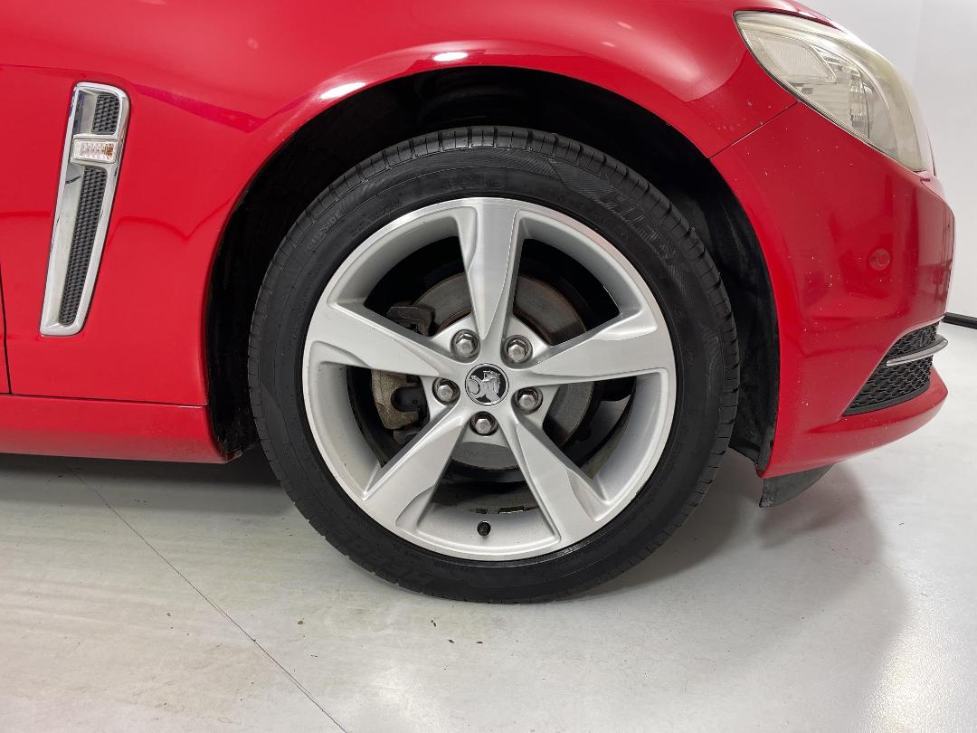 Photo '9' of Holden Commodore Photo '9' of Holden Commodore