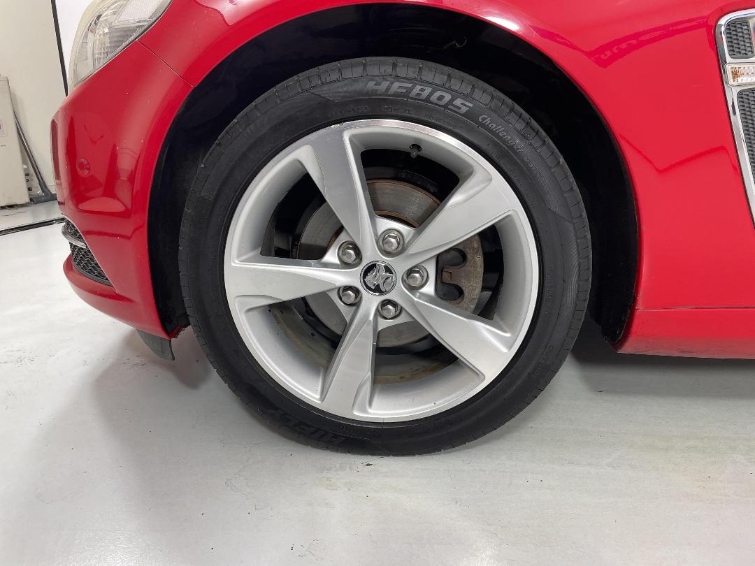 Photo '10' of Holden Commodore Photo '10' of Holden Commodore