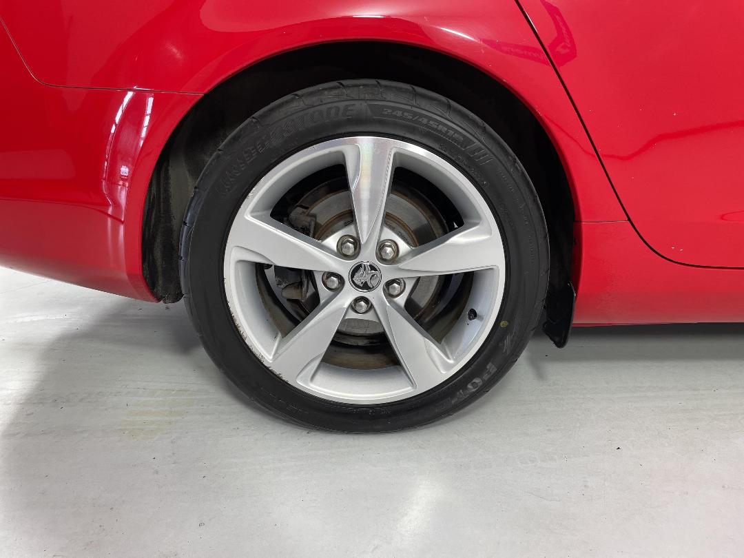 Photo '12' of Holden Commodore Photo '12' of Holden Commodore