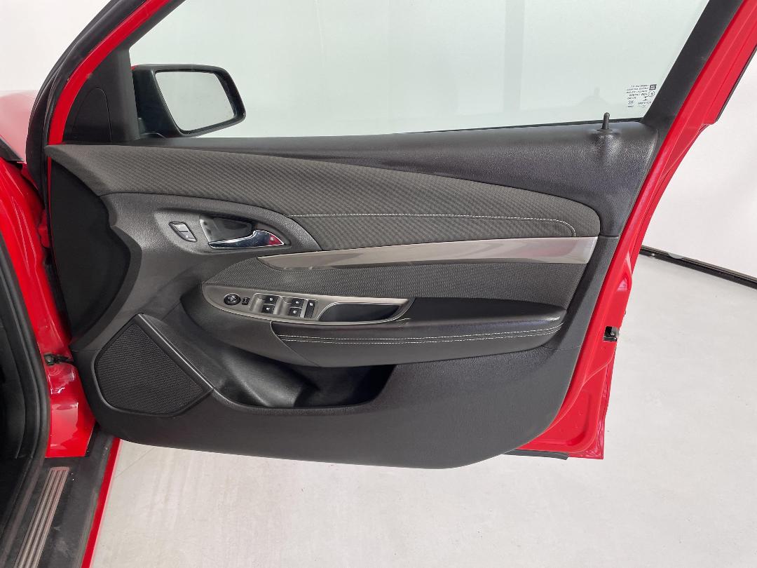 Photo '15' of Holden Commodore Photo '15' of Holden Commodore