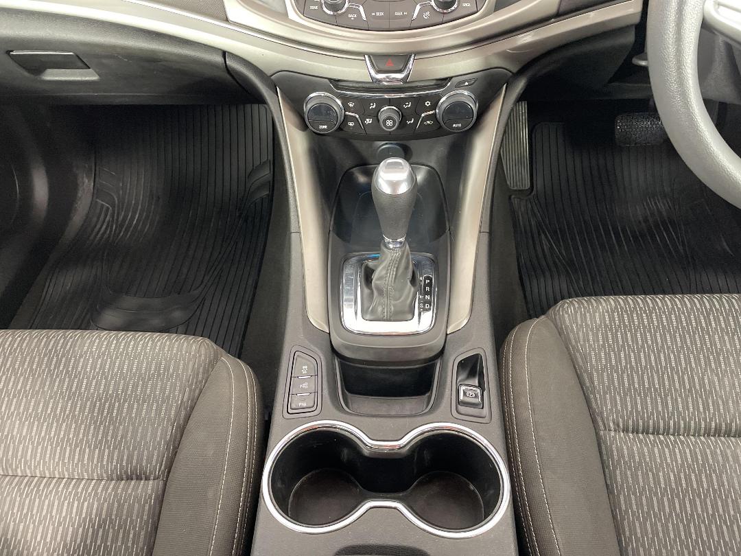 Photo '18' of Holden Commodore Photo '18' of Holden Commodore