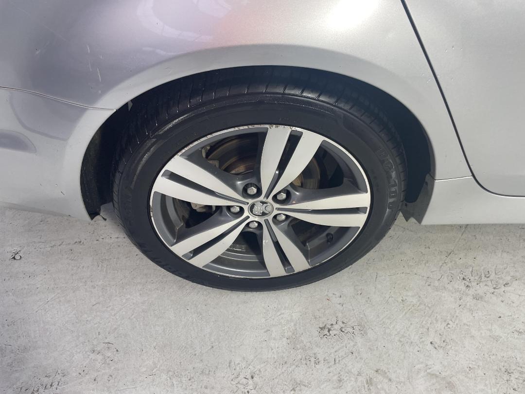 Photo '12' of Holden Commodore Photo '12' of Holden Commodore