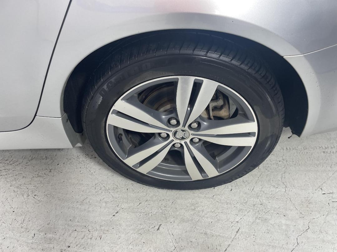 Photo '11' of Holden Commodore Photo '11' of Holden Commodore