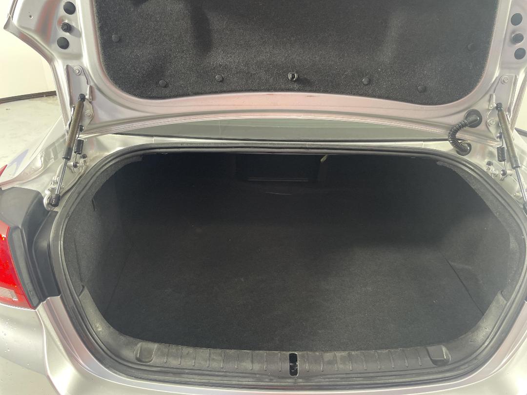 Photo '14' of Holden Commodore Photo '14' of Holden Commodore