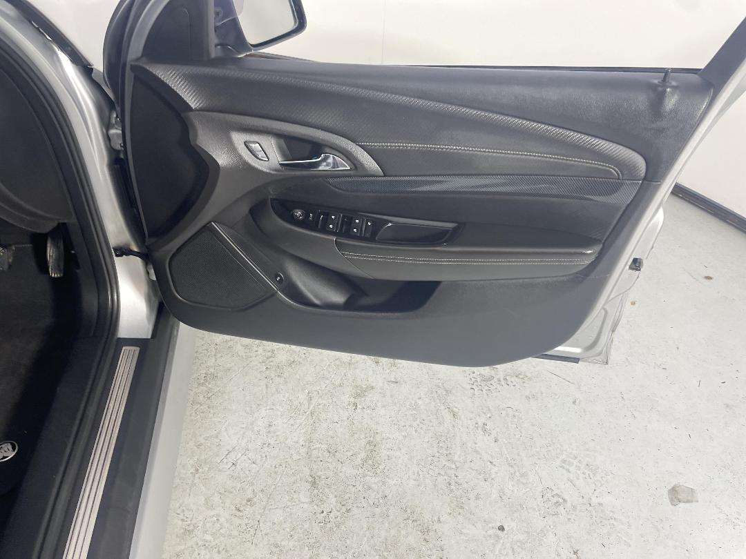 Photo '15' of Holden Commodore Photo '15' of Holden Commodore