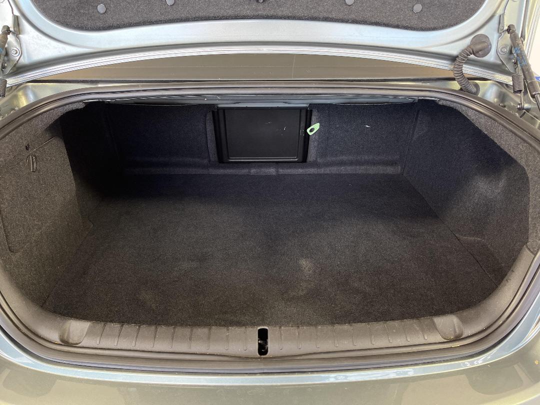 Photo '14' of Holden Commodore Photo '14' of Holden Commodore