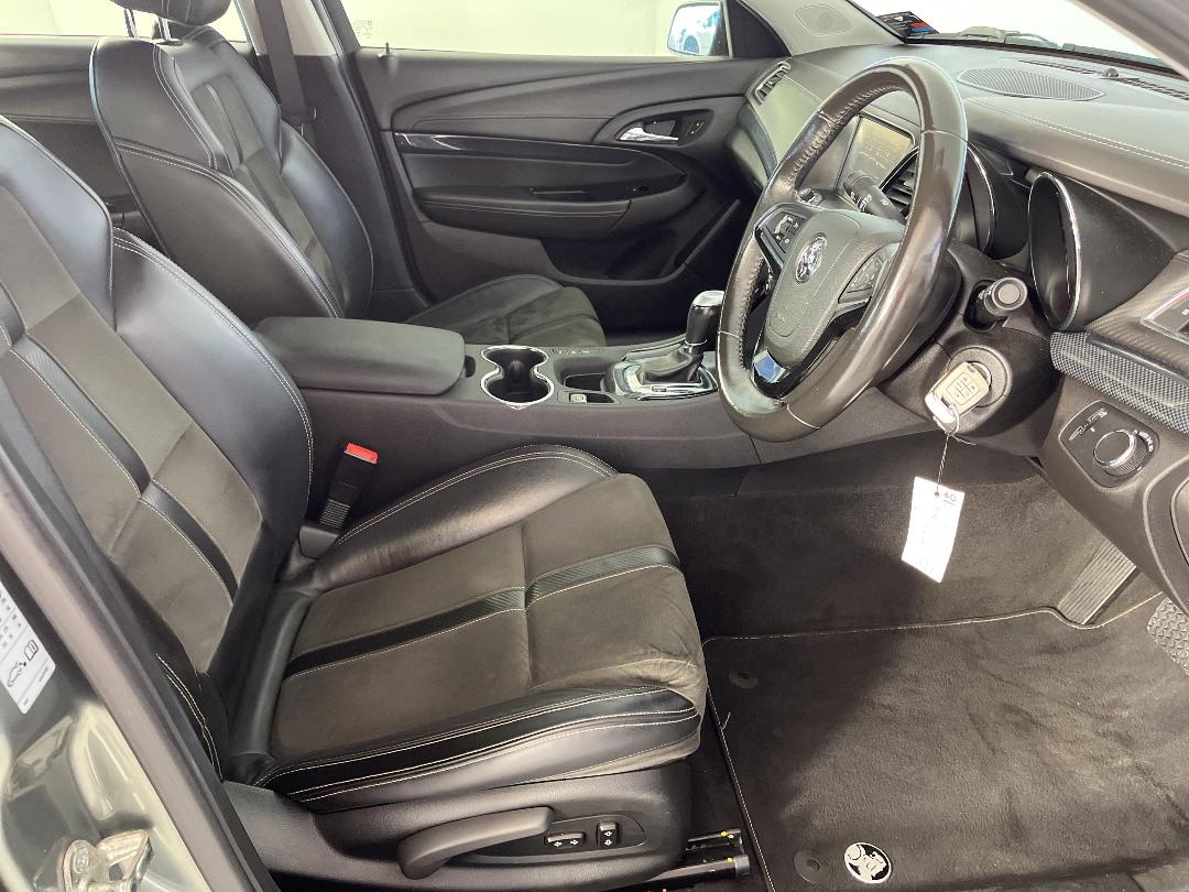 Photo '16' of Holden Commodore Photo '16' of Holden Commodore