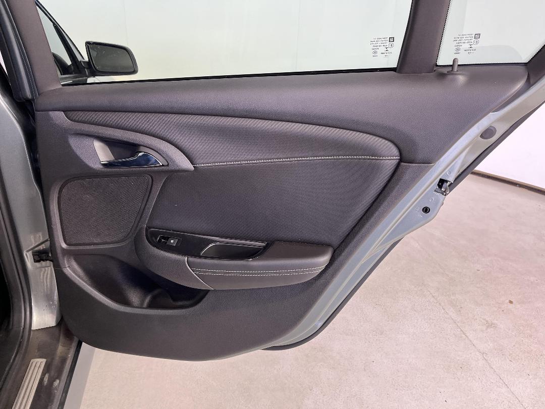 Photo '19' of Holden Commodore Photo '19' of Holden Commodore