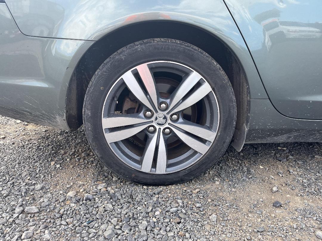 Photo '10' of Holden Commodore VF Evoke V6