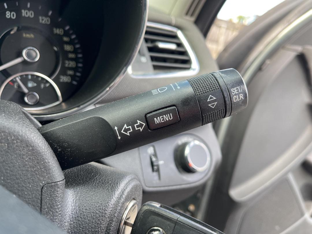 Photo '30' of Holden Commodore VF Evoke V6