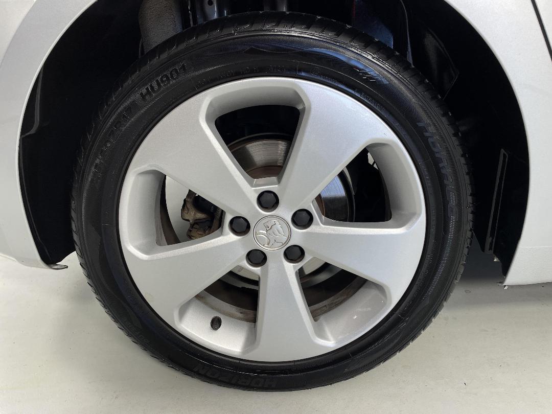 Photo '12' of Holden Cruze