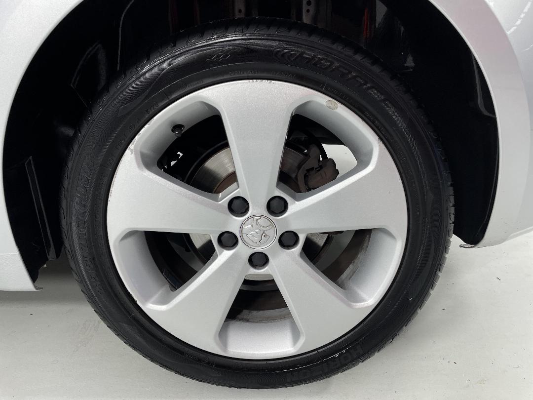 Photo '11' of Holden Cruze