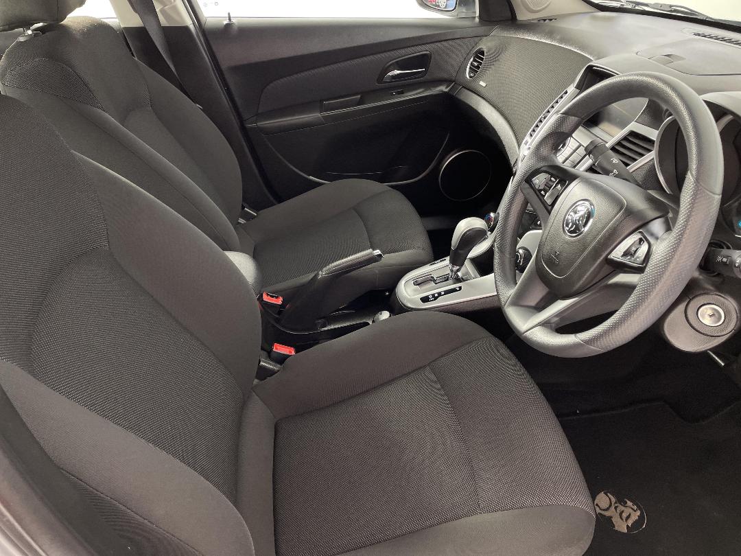 Photo '16' of Holden Cruze