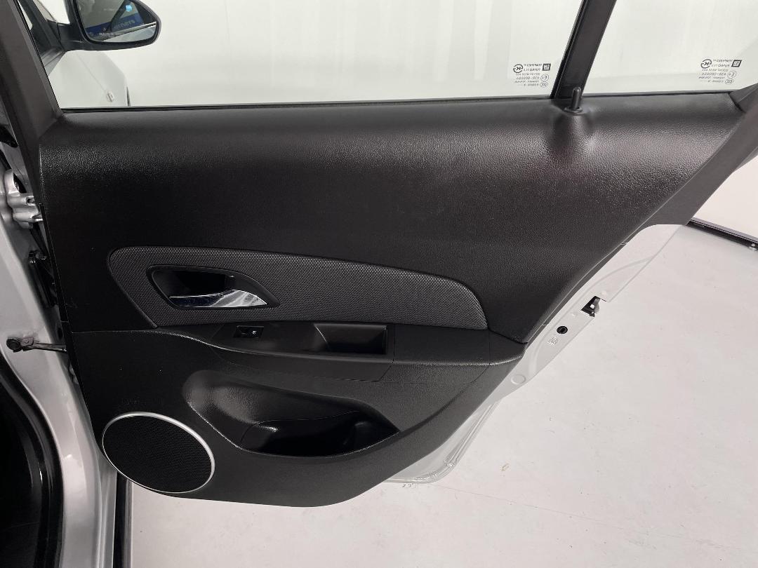 Photo '19' of Holden Cruze