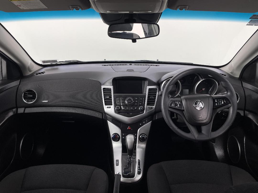 Photo '17' of Holden Cruze