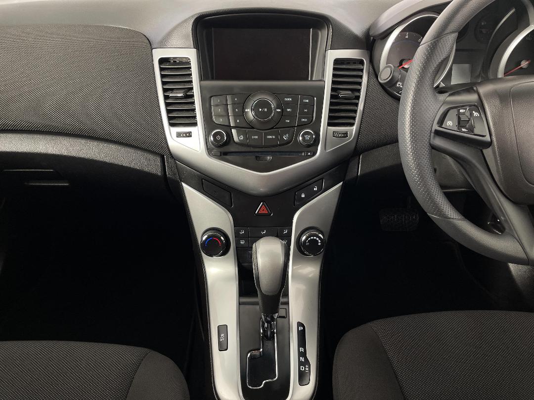 Photo '18' of Holden Cruze