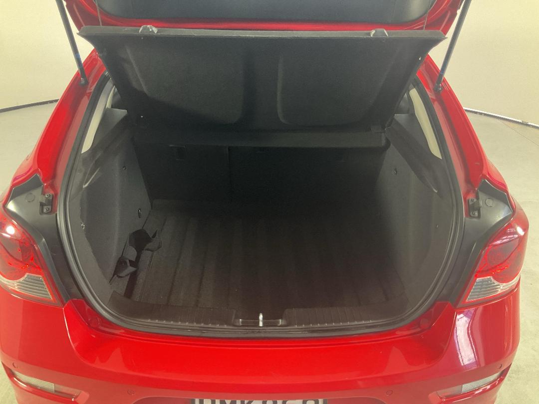 Photo '14' of Holden Cruze Photo '14' of Holden Cruze