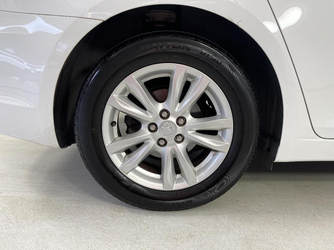 Photo '12' of Holden Cruze