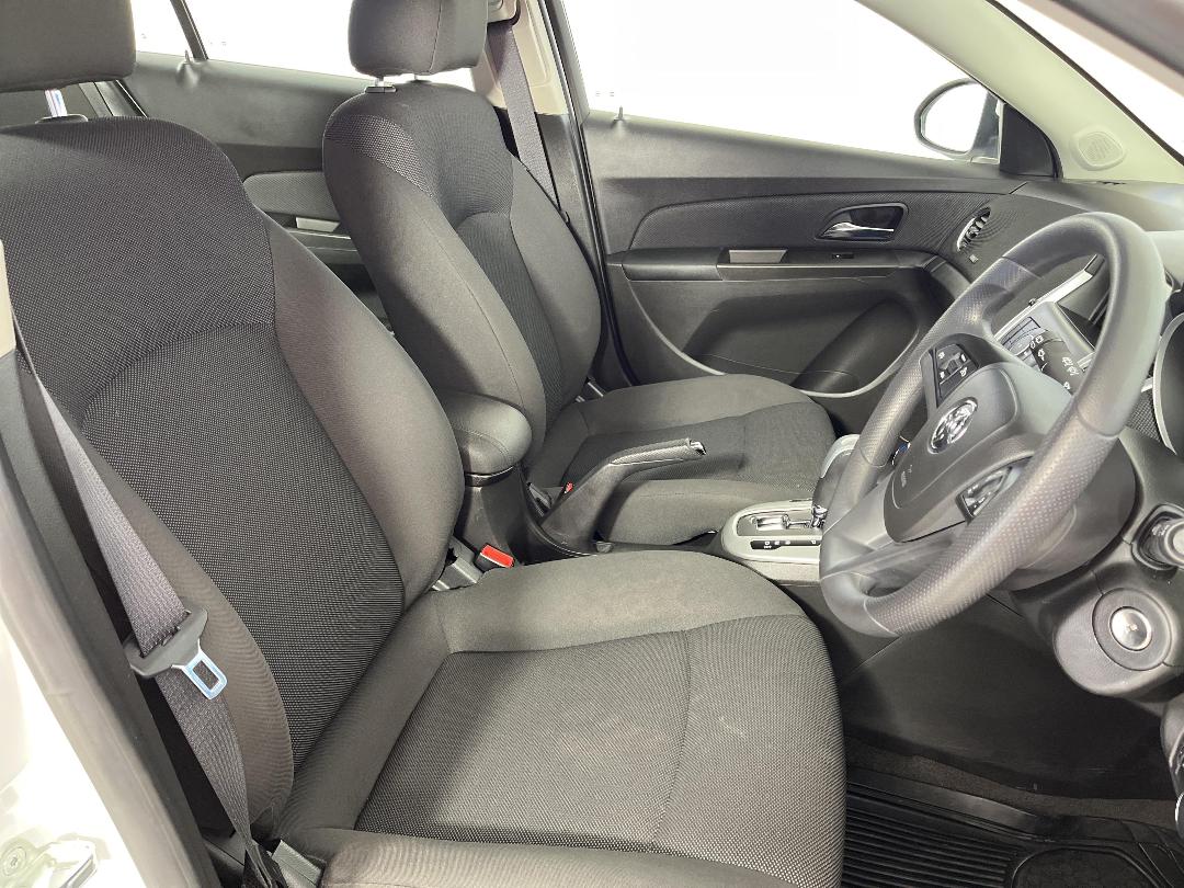 Photo '16' of Holden Cruze