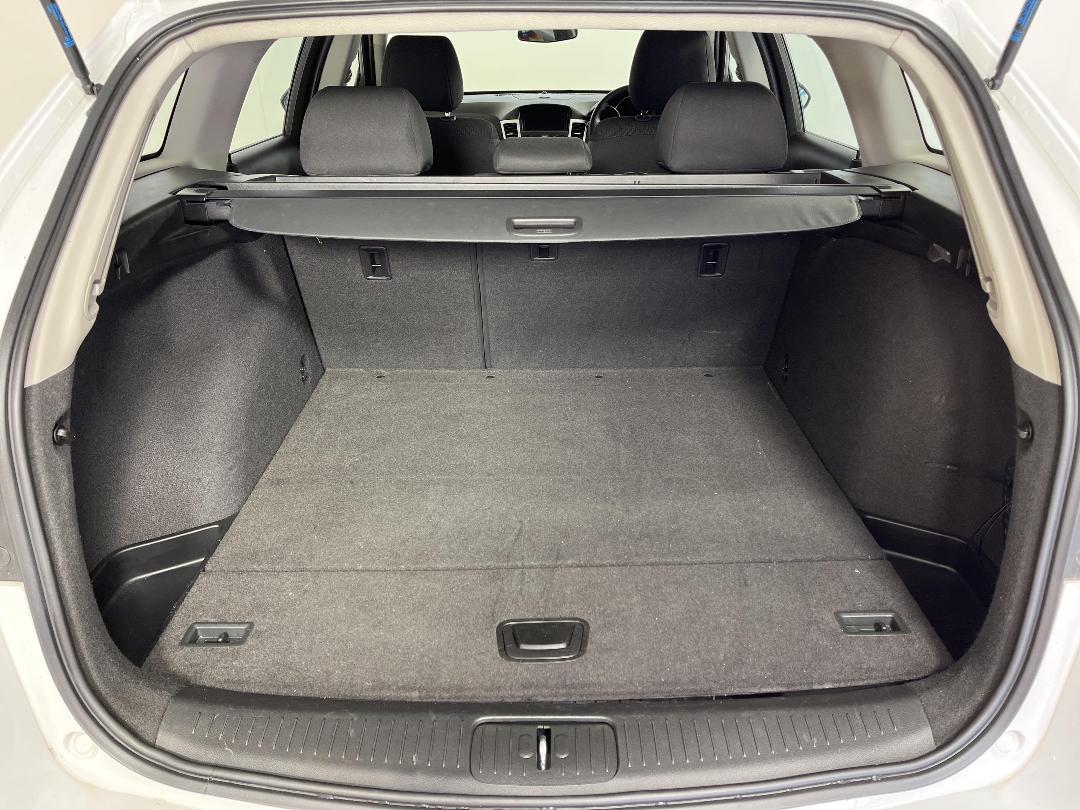 Photo '14' of Holden Cruze