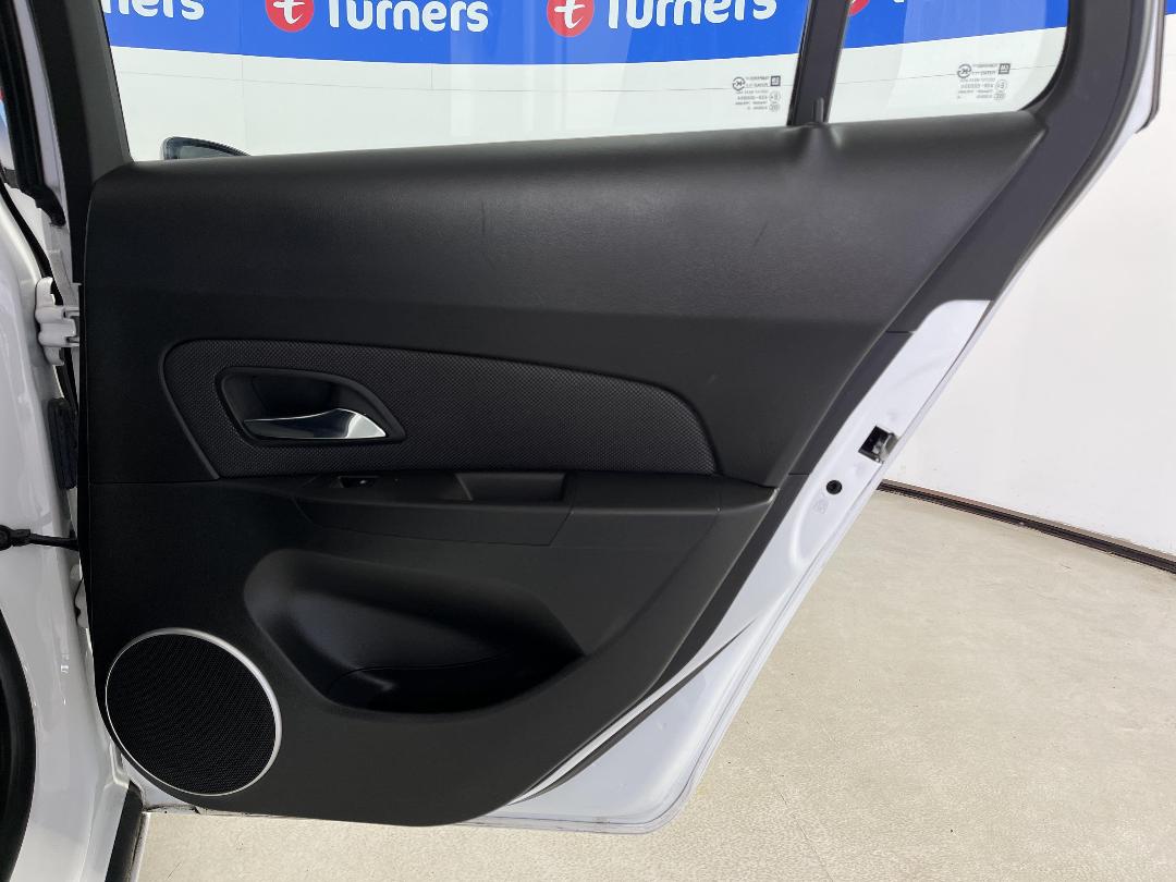 Photo '19' of Holden Cruze