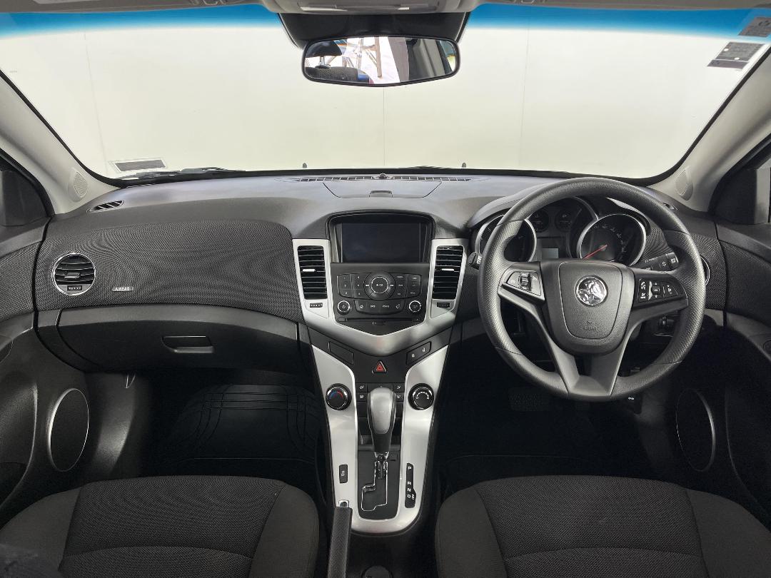 Photo '17' of Holden Cruze