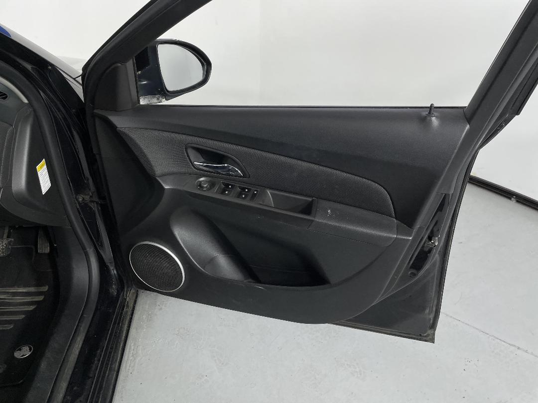 Photo '15' of Holden Cruze Photo '15' of Holden Cruze