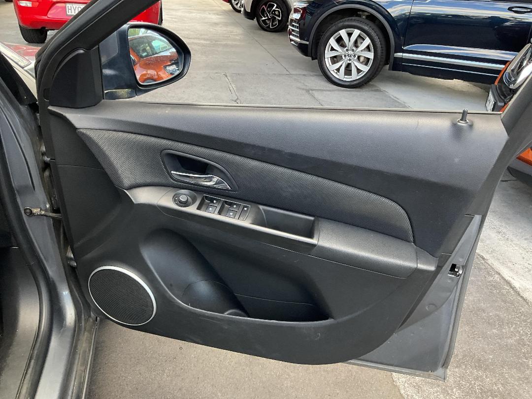 Photo '13' of Holden Cruze CD