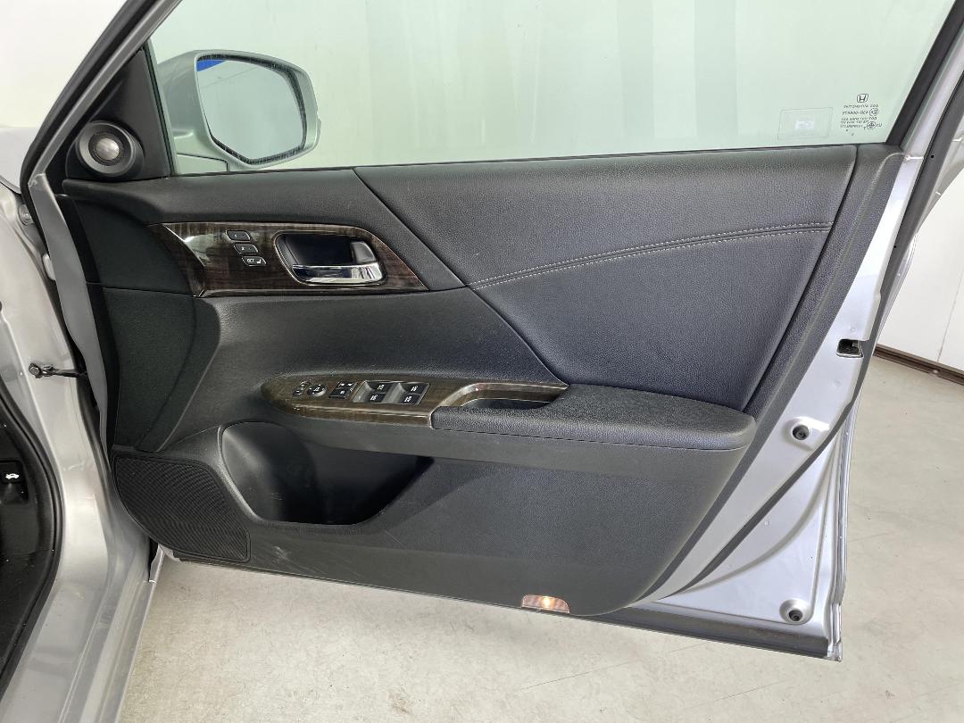 Photo '15' of Honda Accord