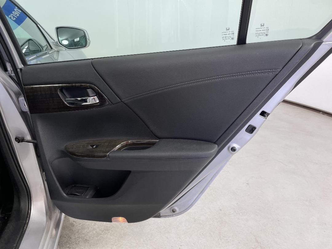 Photo '19' of Honda Accord