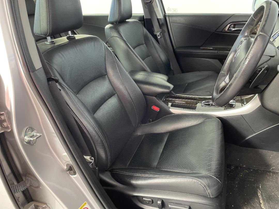 Photo '16' of Honda Accord