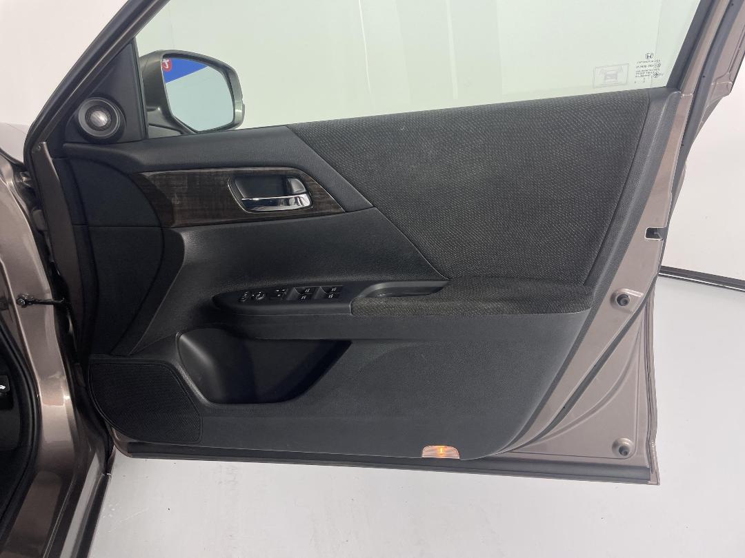 Photo '15' of Honda Accord Photo '15' of Honda Accord