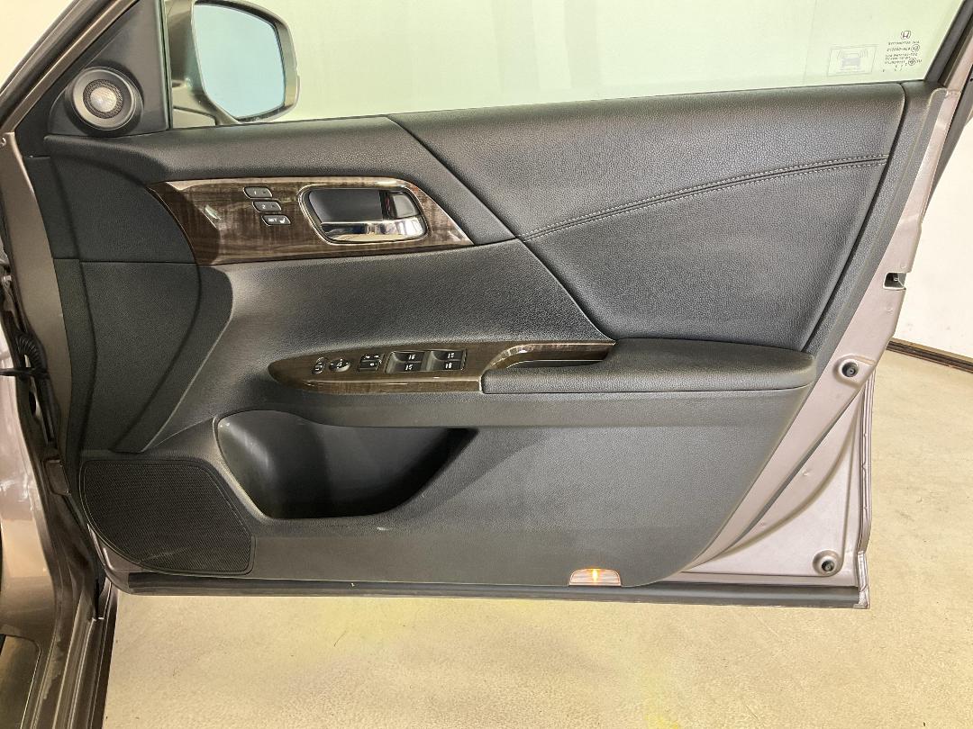 Photo '15' of Honda Accord