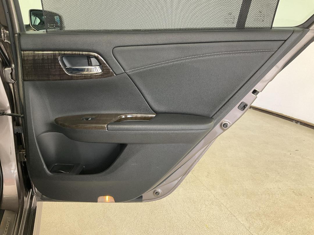 Photo '19' of Honda Accord