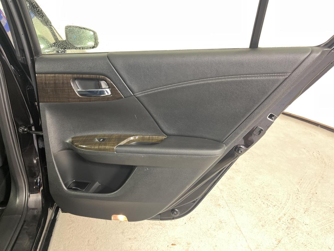 Photo '19' of Honda Accord Photo '19' of Honda Accord