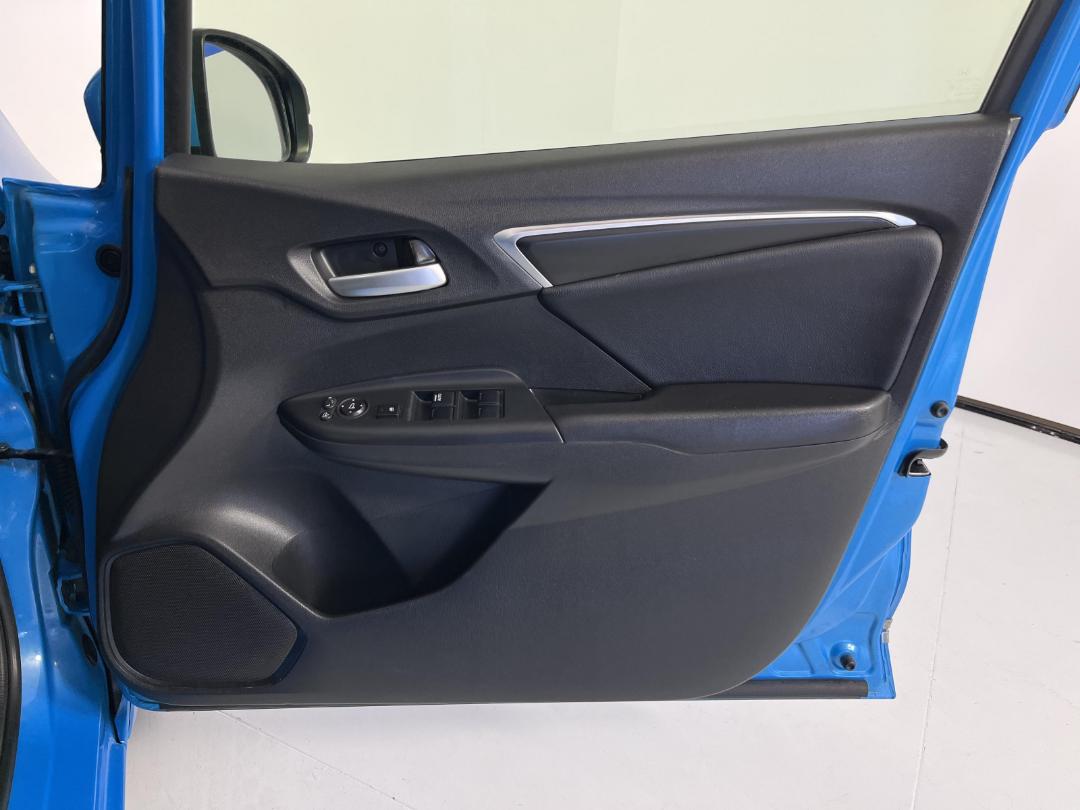 Photo '15' of Honda FIT